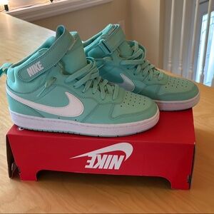 Nike Court Borough Mid Youth big kid 6.5